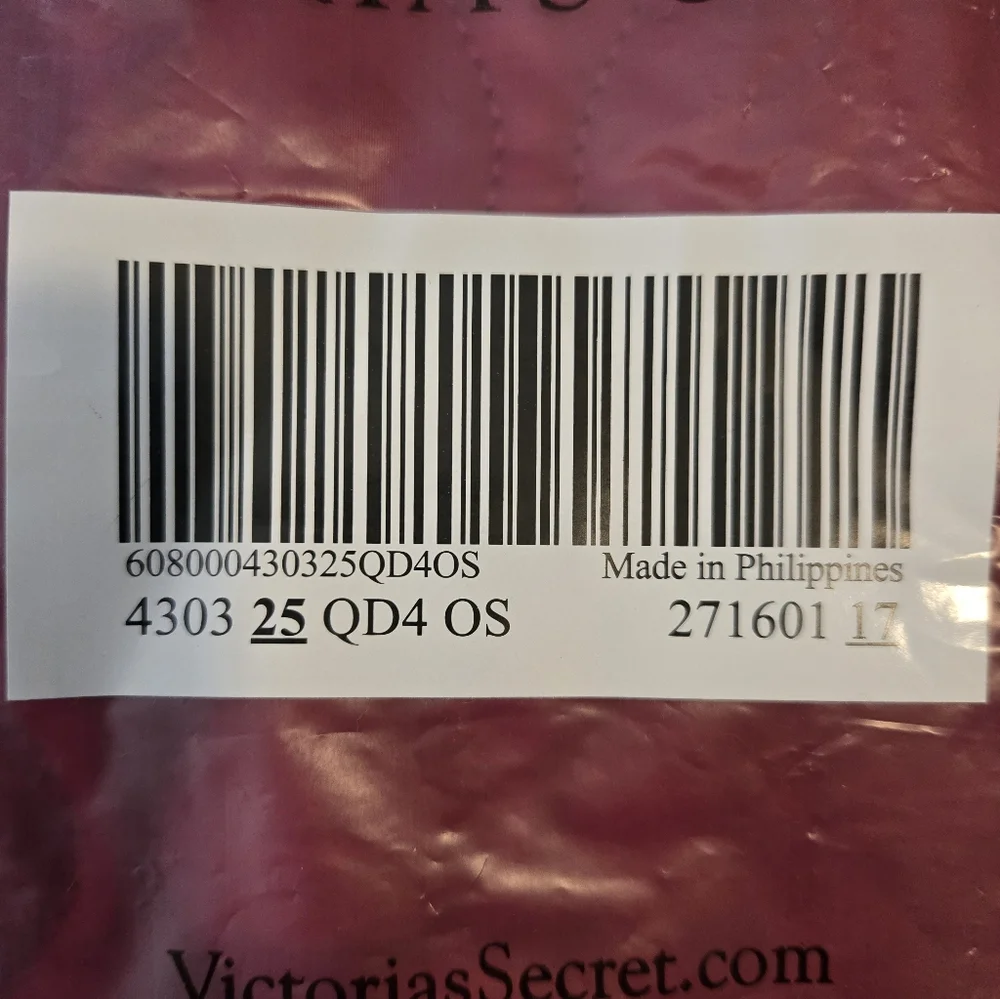 Victoria’s Secret NEW Limited Edition 2025 Red Hearts Quilted Puffer Tote